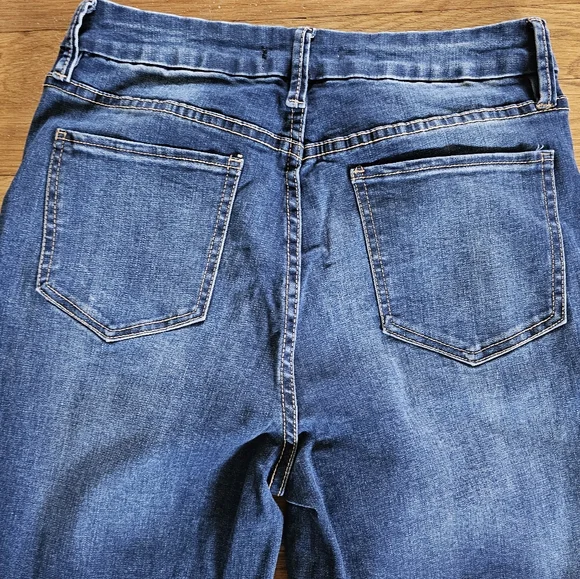 YMI Curvy Fit High Rise Stretch Jeans Womens Size 28" Waist X 28-1/2" Inseam - Picture 4 of 15